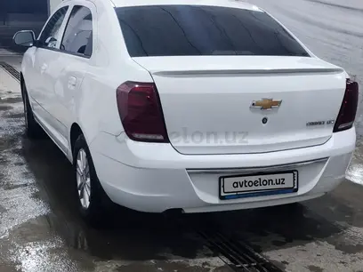 Белый Chevrolet Cobalt, 4 позиция 2021 года, КПП Автомат, в Самарканд за 11 000 y.e. id4177593
