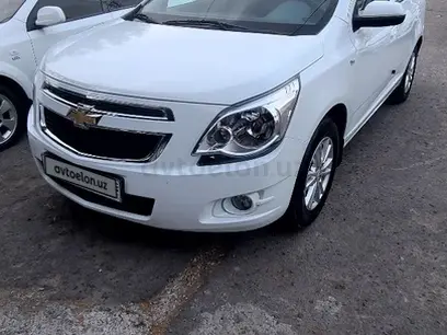 Белый Chevrolet Cobalt, 4 позиция 2022 года, КПП Автомат, в Ташкент за 12 200 y.e. id4996262