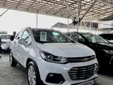 Белый Chevrolet Tracker 2020 года, КПП Автомат, в Наманган за 11 350 y.e. id6687532, Фото №1