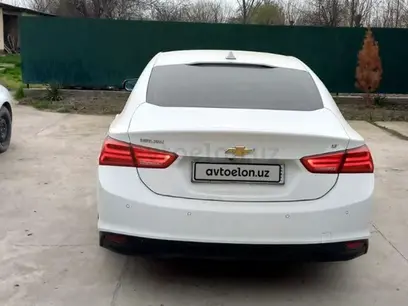 Белый Chevrolet Malibu 2 2018 года, КПП Автомат, в Ташкент за 19 500 y.e. id5055373