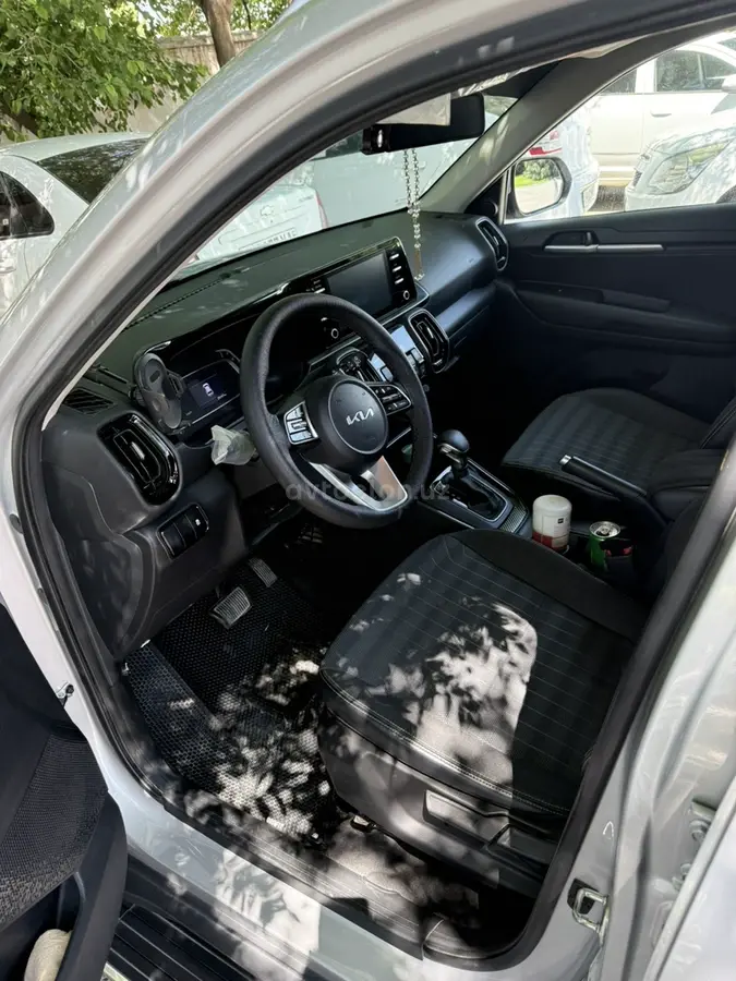Kia Sonet — 6