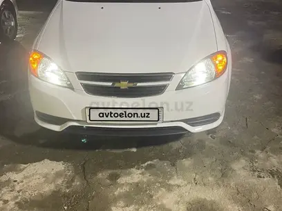 Белый Chevrolet Gentra, 1 позиция Газ-бензин 2017 года, КПП Механика, в Самарканд за 12 500 y.e. id2975310