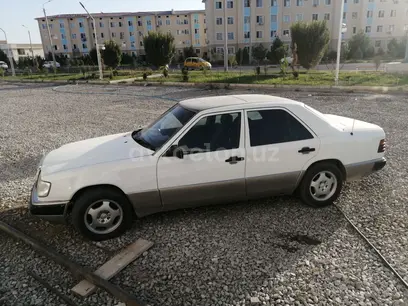 Mercedes-Benz E 300 1990 yil, КПП Avtomat, shahar Navoiy uchun 4 000 у.е. id2149333