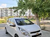 Белый Chevrolet Spark, 2 позиция 2022 года, КПП Механика, в Термез за ~7 842 y.e. id6446265, Фото №1