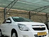 Белый Chevrolet Cobalt, 4 позиция 2023 года, КПП Автомат, в Наманган за 13 000 y.e. id5029317, Фото №1