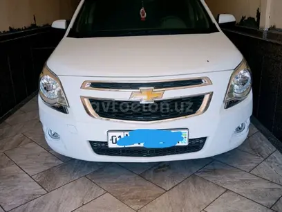 Белый Chevrolet Cobalt, 4 позиция 2015 года, КПП Автомат, в Ташкент за 10 500 y.e. id4990708