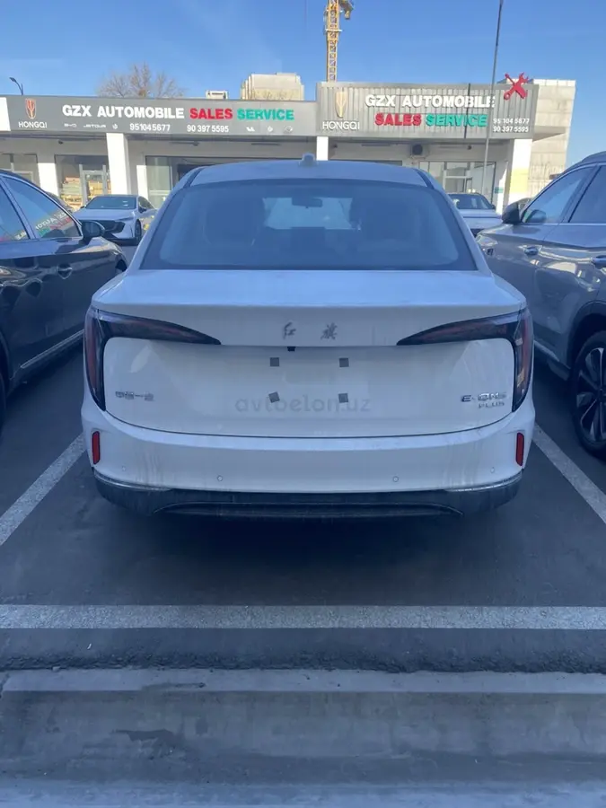 Hongqi E-QM5 2025 — 2