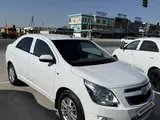 Белый Chevrolet Cobalt, 4 позиция 2023 года, КПП Автомат, в Ургенч за ~11 313 y.e. id6708400, Фото №1