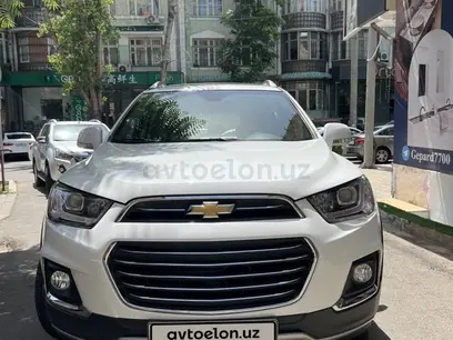 Белый Chevrolet Captiva, 4 позиция 2016 года, КПП Автомат, в Ташкент за 23 000 y.e. id2420865