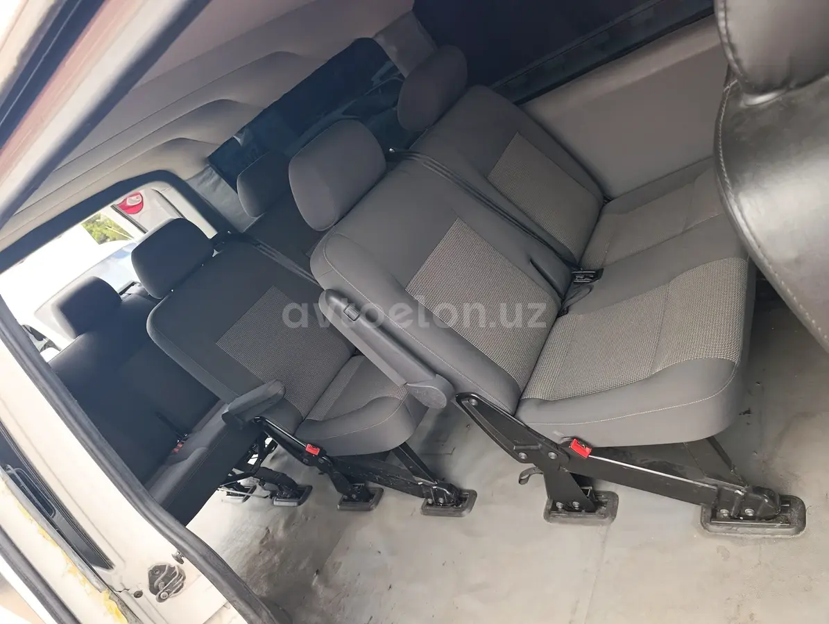 Volkswagen Transporter — 5