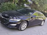 Qora Chevrolet Malibu 2 2020 yil, КПП Avtomat, shahar Navoiy uchun ~25 280 у.е. id6412054, Fotosurat №1