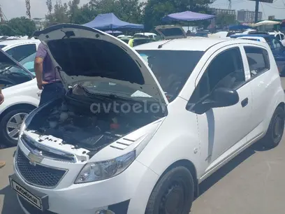 Белый Chevrolet Spark, 1 евро позиция 2014 года, КПП Автомат, в Ташкент за 6 000 y.e. id5157355
