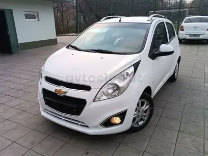 Белый Chevrolet Spark, 4 евро позиция 2023 года, КПП Автомат, в Ташкент за ~8 976 y.e. id3316248