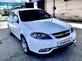 Белый Chevrolet Gentra, 2 позиция 2011 года, КПП Механика, в Яккабаг за 6 200 y.e. id6416954, Фото №1