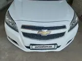 Белый Chevrolet Malibu, 2 позиция 2014 года, КПП Механика, в Самарканд за 14 200 y.e. id5035339, Фото №1