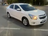 Белый Chevrolet Cobalt, 4 позиция 2022 года, КПП Автомат, в Самарканд за 12 200 y.e. id5027700, Фото №1