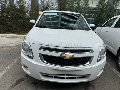 Белый Chevrolet Cobalt, 4 позиция 2024 года, КПП Автомат, в Андижан за ~11 666 y.e. id5185879