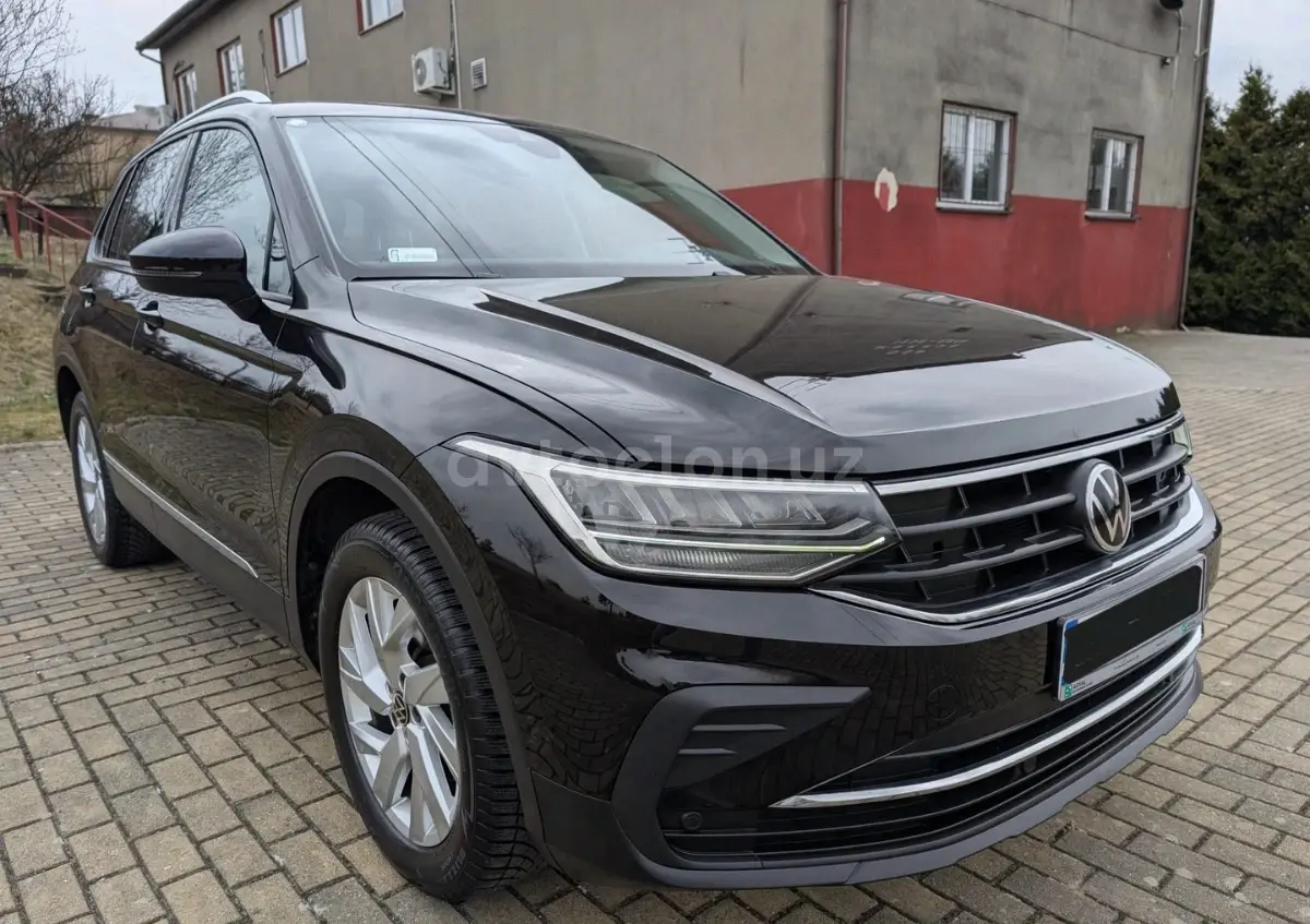 Volkswagen Tiguan — 2