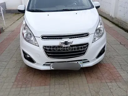 Белый Chevrolet Spark, 4 евро позиция 2015 года, КПП Автомат, в Джизак за 6 800 y.e. id4962731
