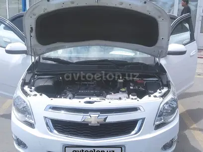 Белый Chevrolet Cobalt, 4 позиция 2013 года, КПП Автомат, в Ташкент за 8 300 y.e. id5195864