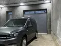 Мокрый асфальт Volkswagen Caddy 2022 года, КПП Механика, в Ташкент за 19 450 y.e. id5123481