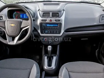 Белый Chevrolet Cobalt, 4 позиция 2023 года, КПП Автомат, в Музрабадский район за ~10 599 y.e. id3486669