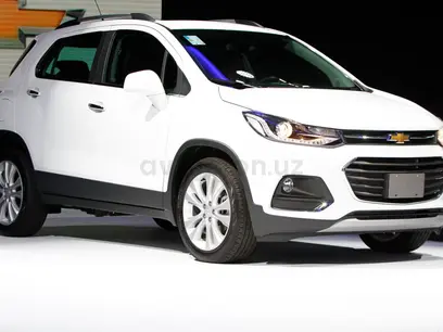 Белый Chevrolet Tracker, 2 позиция 2023 года, КПП Автомат, в Ургенч за ~18 003 y.e. id3017415