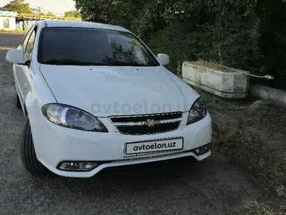 Белый Chevrolet Gentra, 2 позиция 2022 года, КПП Механика, в Самарканд за 11 900 y.e. id5221924