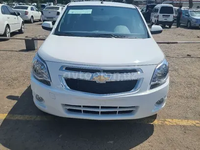 Белый Chevrolet Cobalt, 4 позиция 2024 года, КПП Автомат, в Ташкент за 13 500 y.e. id4971199