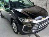 Черный Chevrolet Tracker, 1 позиция 2025 года, КПП Автомат, в Фергана за 16 000 y.e. id6446276, Фото №1