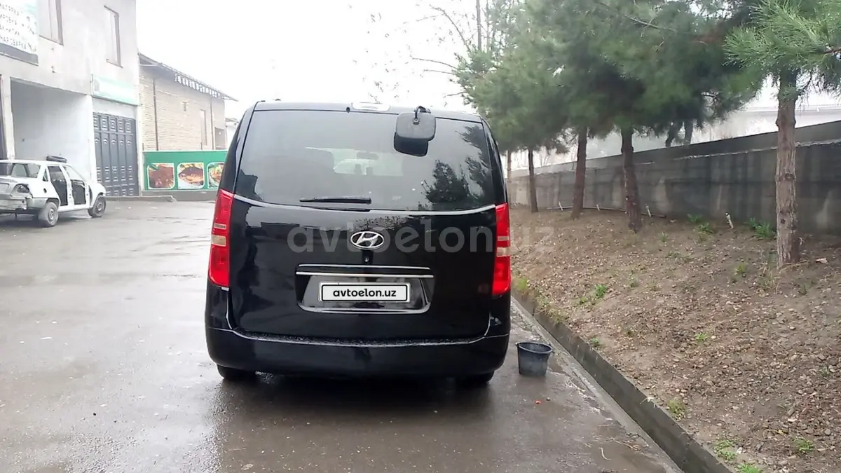 Hyundai Starex — 4