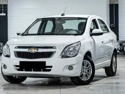 Белый Chevrolet Cobalt, 4 позиция 2023 года, КПП Автомат, в Фергана за ~11 372 y.e. id3328786