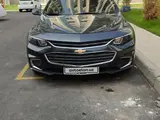 Мокрый асфальт Chevrolet Malibu 2 2018 года, КПП Автомат, в Бухара за 20 500 y.e. id5192361, Фото №1