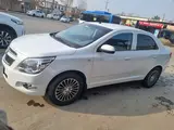 Белый Chevrolet Cobalt, 4 позиция 2022 года, КПП Автомат, в Бухара за 12 100 y.e. id4987548, Фото №1