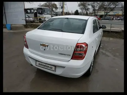 Белый Chevrolet Cobalt, 4 позиция 2013 года, КПП Автомат, в Ташкент за 9 500 y.e. id4942540