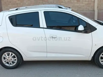 Белый Chevrolet Spark, 4 позиция 2020 года, КПП Автомат, в Бухара за 9 500 y.e. id5023287