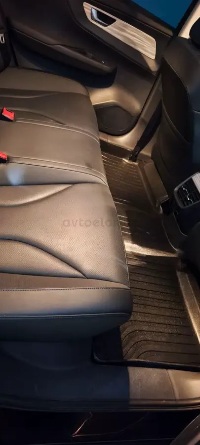 Hongqi E-QM5 2025 — 3