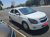 Белый Chevrolet Cobalt, 2 позиция 2021 года, КПП Механика, в Шерабад за ~10 685 y.e. id6370229, Фото №1