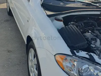 Белый Chevrolet Gentra, 1 позиция 2017 года, КПП Механика, в Навои за ~9 434 y.e. id4992710