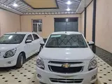 Белый Chevrolet Cobalt, 4 позиция 2024 года, КПП Автомат, в Самарканд за 13 400 y.e. id5023890, Фото №1