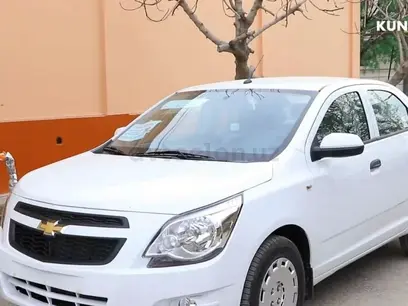 Белый Chevrolet Cobalt, 2 позиция 2019 года, КПП Механика, в Карши за ~10 556 y.e. id5177628