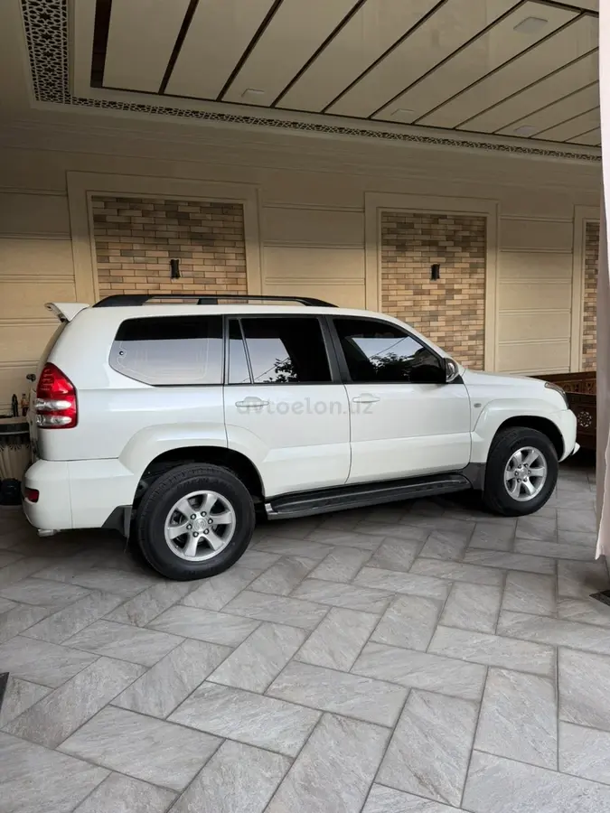 Toyota Land Cruiser Prado — 2