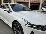 Белый Kia K5 2023 года, в Ташкент за 29 000 y.e. id6714863, Фото №1