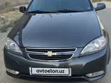 Мокрый асфальт Chevrolet Gentra, 3 позиция 2021 года, КПП Автомат, в Шахрисабз за ~12 381 y.e. id5236397, Фото №1
