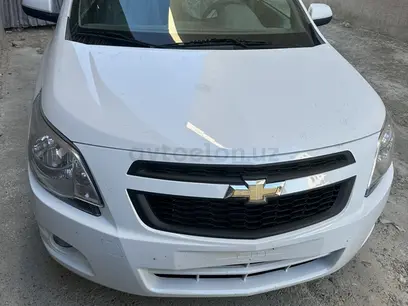 Белый Chevrolet Cobalt, 2 позиция 2024 года, КПП Механика, в Бухара за 12 000 y.e. id5094620