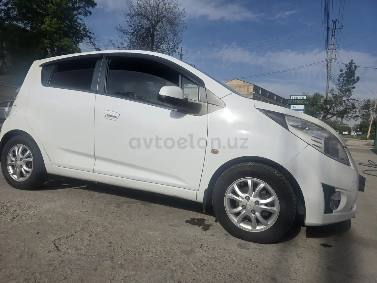 Mercedes-Benz E 200 — 4