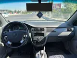 Мокрый асфальт Chevrolet Lacetti, 3 позиция 2022 года, КПП Автомат, в Ташкент за 15 500 y.e. id5218159, Фото №1