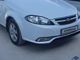 Белый Chevrolet Gentra, 2 позиция 2016 года, КПП Механика, в Ташкент за 9 300 y.e. id5025813