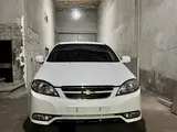 Белый Chevrolet Gentra, 3 позиция 2021 года, КПП Автомат, в Андижан за 6 000 y.e. id5035403, Фото №1