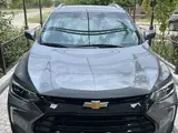 Мокрый асфальт Chevrolet Tracker 2 2023 года, КПП Автомат, в Навои за ~18 319 y.e. id5209240, Фото №1